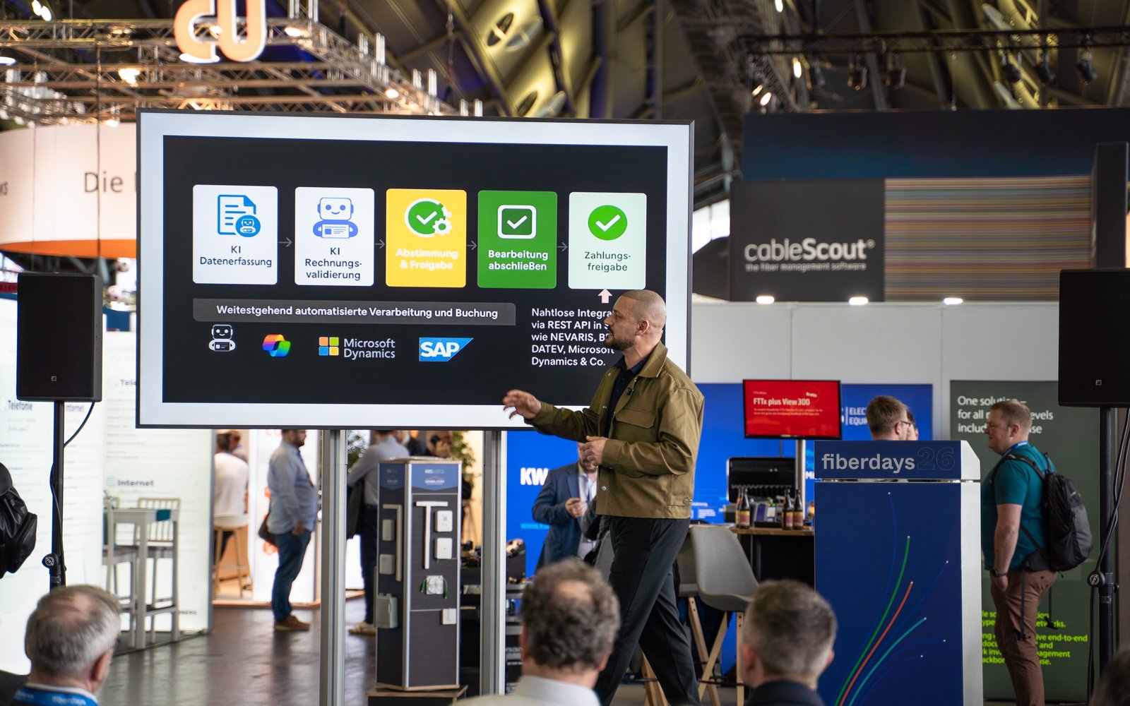 Wael Landau hält einen Vortrag zu KI-Automatisierung auf der fiberdays26